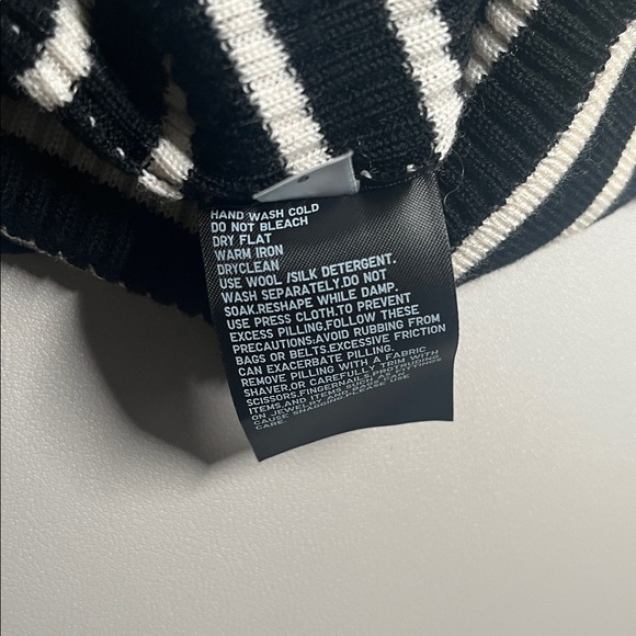 Uniqlo Ribbed Merino Wool Sweater - Picture 6 of 9